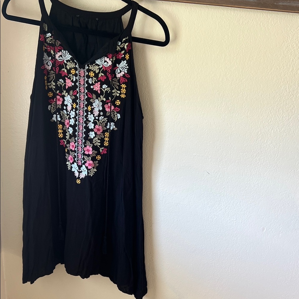 Black Embroidered Floral Tank Top - Women's